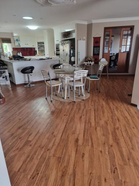 Open Plan Large Home - QLD Tourism 0