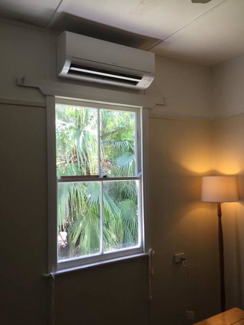 Original Surf Cottage In Heart Of Pottsville Beach - QLD Tourism 3