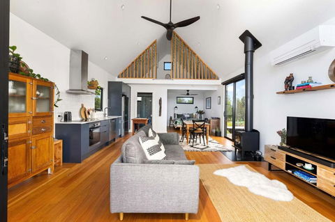 Ovata - Country To Coast - Queensland Tourism 2