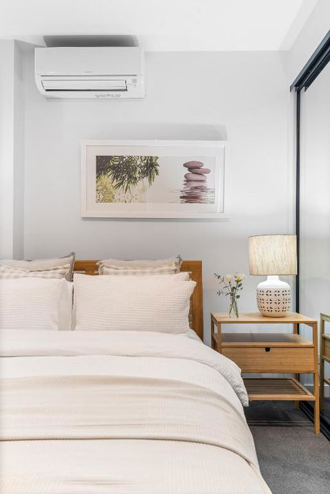 Park Life! Elegant & Sun-Filled 2 Bed 2 Bath Home In Caulfield North - Queensland Tourism 1