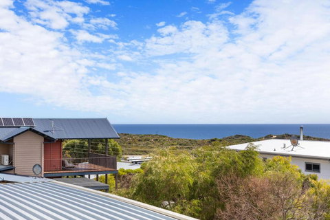 Peaceful And Renovated Original Beach House With Sweeping Views Of Gracetown - Queensland Tourism 1