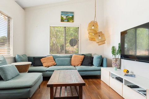 Peaceful And Renovated Original Beach House With Sweeping Views Of Gracetown - Queensland Tourism 2