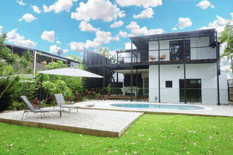 PACIFIC Stunning Coastal Home The Perfect Family Getaway - QLD Tourism 1