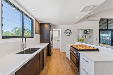 PACIFIC Stunning Coastal Home The Perfect Family Getaway - QLD Tourism 2