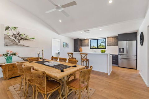 PACIFIC Stunning Coastal Home The Perfect Family Getaway - QLD Tourism 3