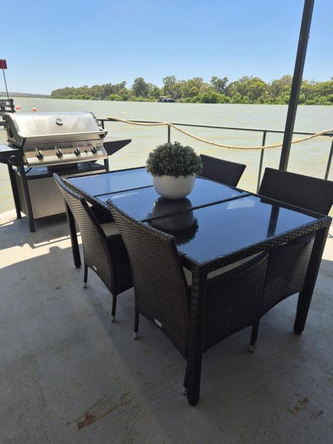 Paddle Wheeler Lilian - Queensland Tourism 1