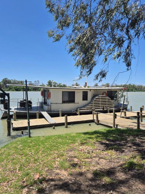 Paddle Wheeler Lilian - Queensland Tourism 3