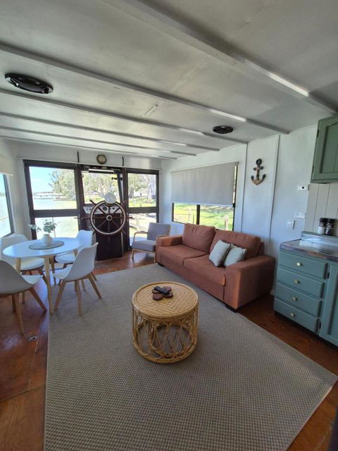 Paddle Wheeler Lilian - Queensland Tourism 0