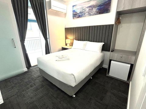 Palace Hotel Proserpine - Queensland Tourism 3