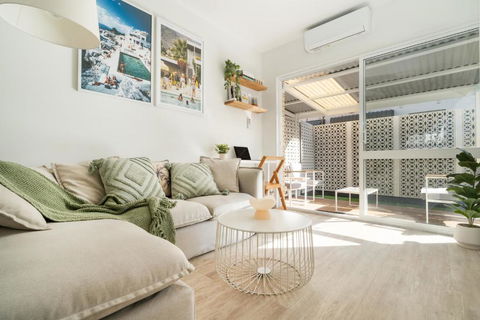 PALMA - Couples Beach Shack! - QLD Tourism 0