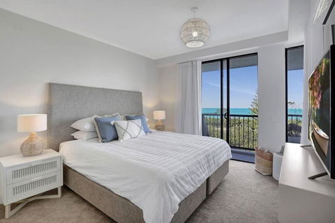 Panoramic Ocean View 2 Bed 2 Bath - Queensland Tourism 1