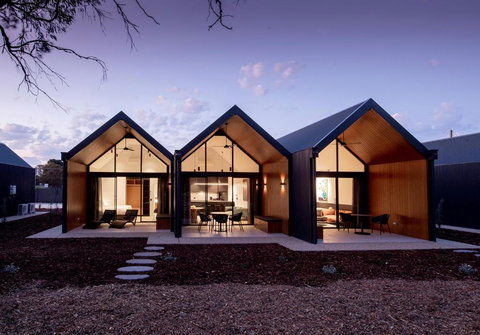 Par Five Shacks - QLD Tourism 0