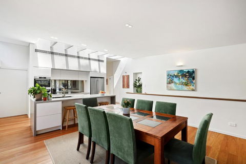 Paradise Villa - Pittwater Views - Queensland Tourism 1