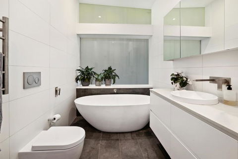 Paradise Villa - Pittwater Views - Queensland Tourism 2