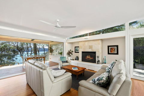 Paradise Villa - Pittwater Views - Queensland Tourism 3