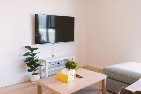 Patio Mt View 1BR Apt In CBD Near ANU And Museum With Free Parking And WiFi - QLD Tourism 1