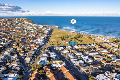 Pattys Cottage - Pet Friendly Home In Merewether - Queensland Tourism 0