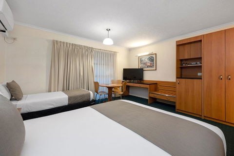 Pegasus Motor Inn And Serviced Apartments - QLD Tourism 1