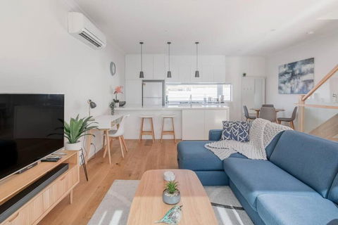 Perfect Port Melbourne Townhouse - QLD Tourism 3