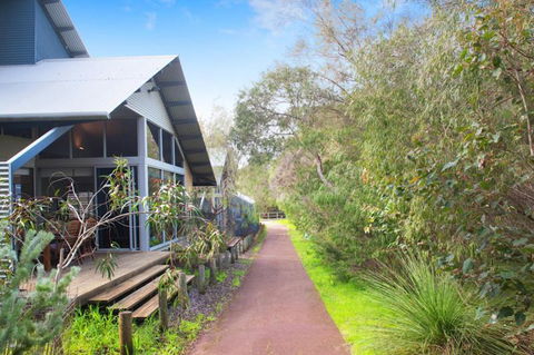 PEPPY TREE HOUSE - QLD Tourism 1
