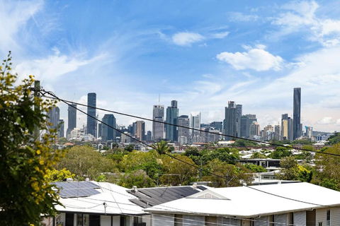 Pet Friendly Family Home In Brisbane - Relocations And Family Stays - Fast Internet - Parking - Netflix - QLD Tourism 1