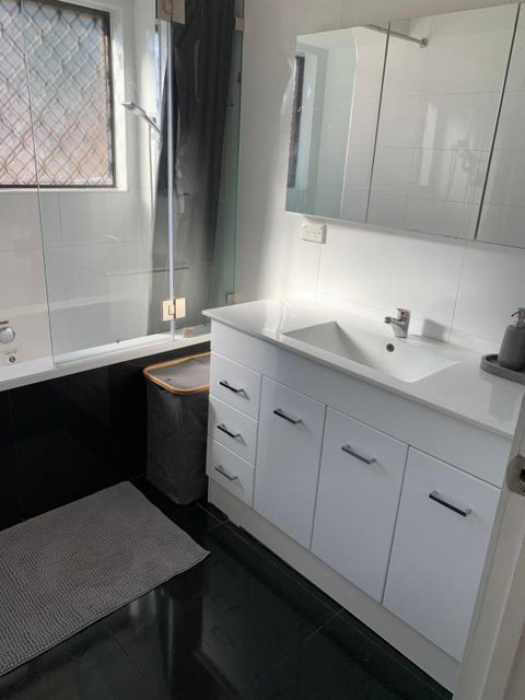 Pets Welcome Central And Convenient - Queensland Tourism 2