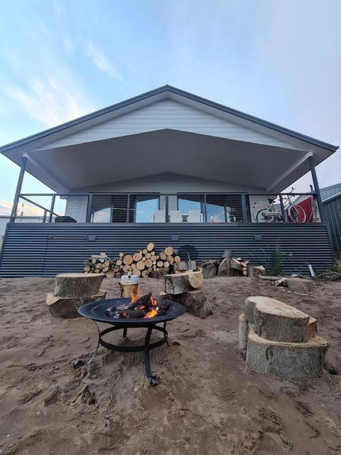 PIECE OF PARADISE, Huge 4 Bedroom Haven - QLD Tourism 1