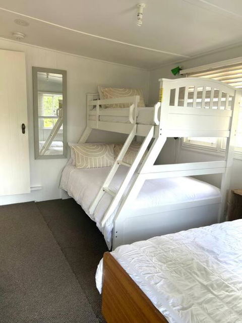 Pine Cottage - Queensland Tourism 3