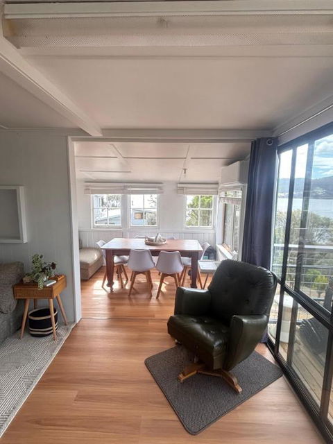 Pine Cottage - Queensland Tourism 0