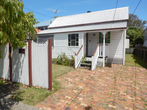 Pine Cottage - QLD Tourism 2