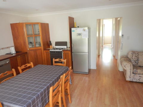 Pine Cottage - QLD Tourism 3