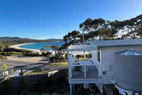 PIPI SHACK - Iconic Waterfront Shack Binalong Bay - QLD Tourism 0