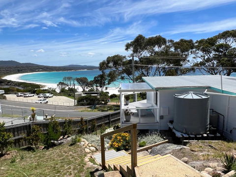 PIPI SHACK - Iconic Waterfront Shack Binalong Bay - QLD Tourism 1