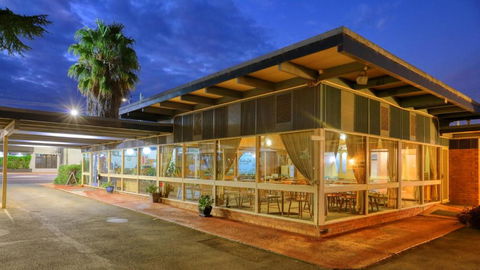 Plainsman Motel - Queensland Tourism 3