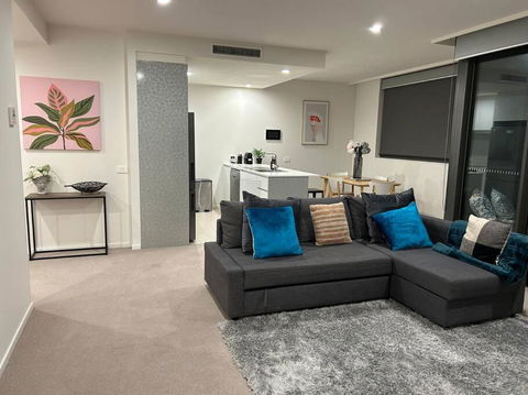 Plush Apartment On Mort - QLD Tourism 0