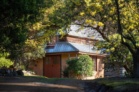 Poets Ode Featuring The Donkey Shed Theatre - Queensland Tourism 0