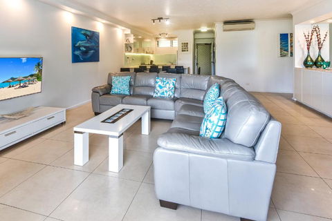 POINCIANA 101 HAMILTON ISLAND CENTRALLY LOCATED 3 BEDROOM, Plus BUGGY!! - QLD Tourism 3
