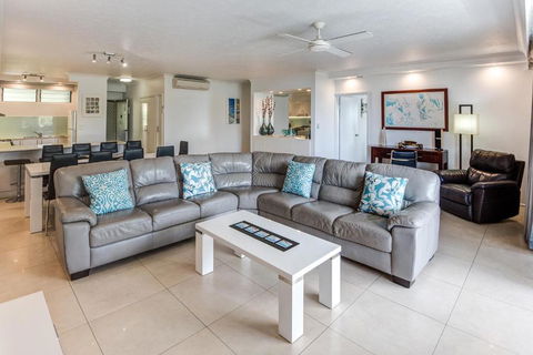 POINCIANA 101 HAMILTON ISLAND CENTRALLY LOCATED 3 BEDROOM, Plus BUGGY!! - QLD Tourism 2