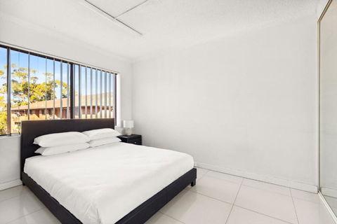 Polished 2-Bed Unit In The Heart Of Parramatta - QLD Tourism 3