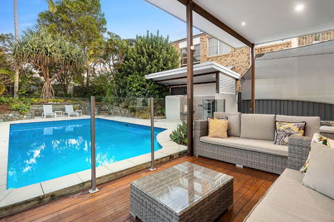 Pool Side Luxury Pet Friendly - Walk To The Beach - Queensland Tourism 0