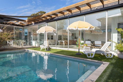 Poolside Paradise Mount Eliza - Queensland Tourism 0