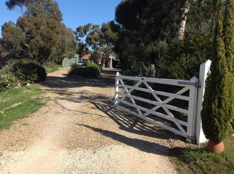 Port Elliot Rural Retreat - QLD Tourism 0