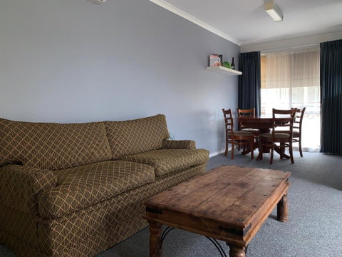 Portarlington Holiday Apartment - QLD Tourism 3