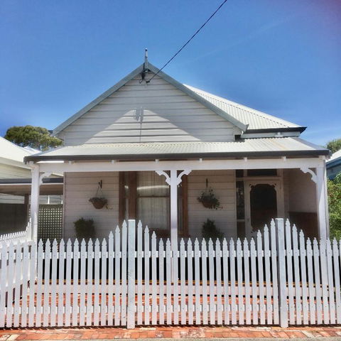 Railway Cottage - QLD Tourism 3