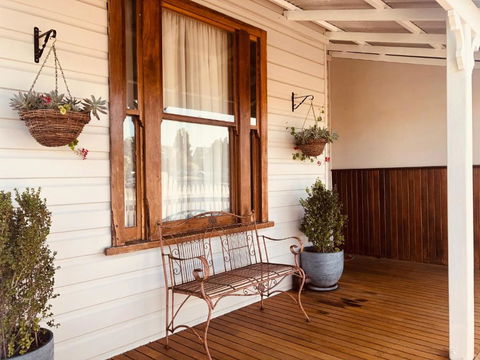 Railway Cottage - QLD Tourism 1