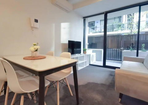 PR126-1 BR Comfy Stay Next To Station With FREE Parking - QLD Tourism 3