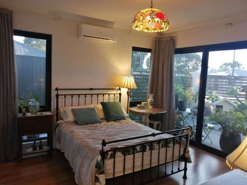 Private & Cosy! Master Bedroom In Perth With Garden View - QLD Tourism 0