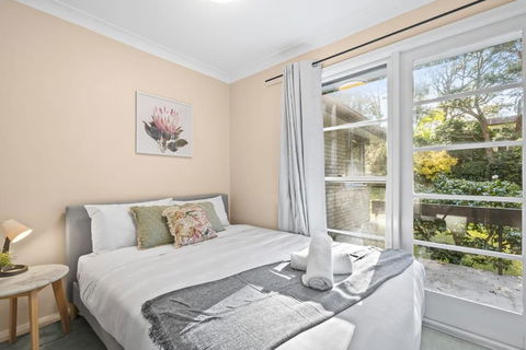 Quaint Queen Room In Pymble - Private Spot - Shared Bathroom - QLD Tourism 1