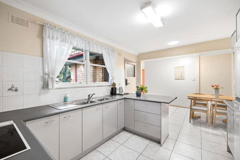 Quaint Queen Room In Pymble - Private Spot - Shared Bathroom - QLD Tourism 2