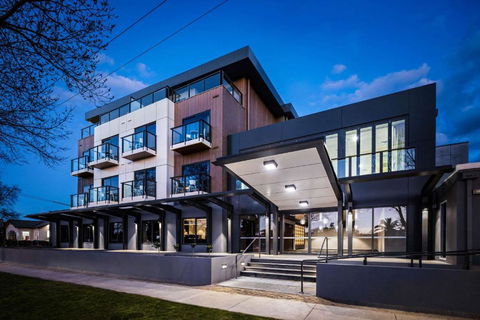Quality Hotel Lakeside - QLD Tourism 0